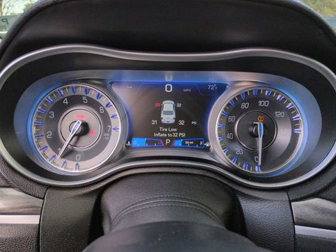 Used 2022 Chrysler 300 Touring image 28