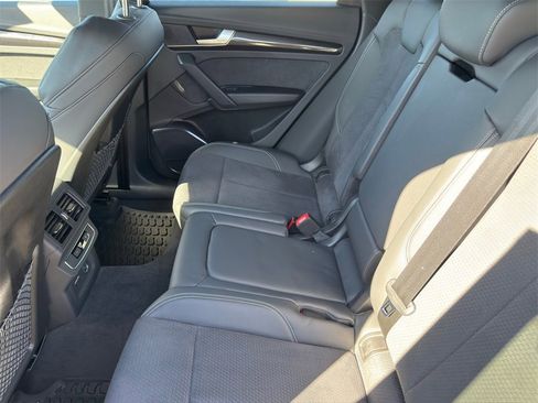 Used 2024 Audi SQ5 Premium image 25