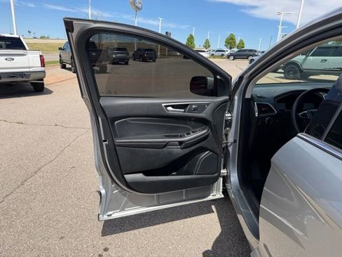 Used 2024 Ford Edge Titanium image 7