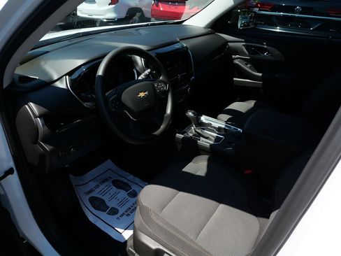 Used 2018 Chevrolet Traverse LS FWD image 9
