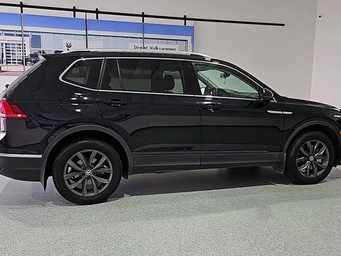Certified 2024 Volkswagen Tiguan SE FWD image 8