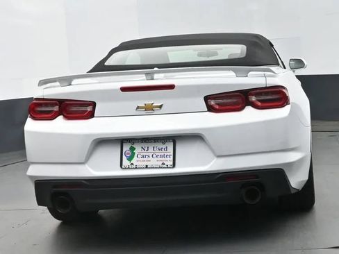 Used 2023 Chevrolet Camaro LT RWD image 8