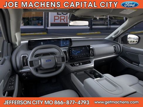 New 2026 Ford Expedition Active image 10