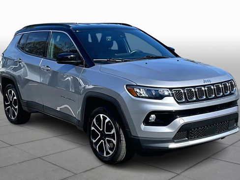 Used 2024 Jeep Compass Limited image 3