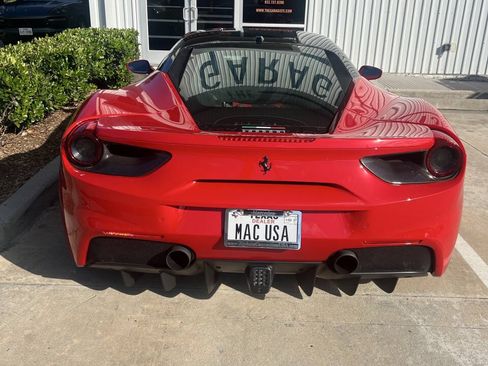 Used 2018 Ferrari 488 GTB RWD image 5