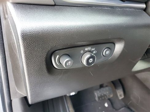 Used 2019 Chevrolet Traverse LT image 13