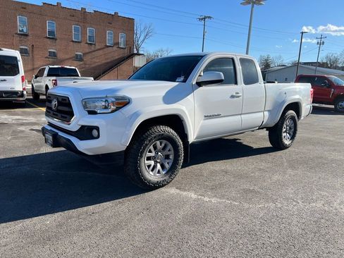 Used 2016 Toyota Tacoma SR5 image 4