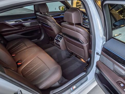 Used 2020 BMW 740i w/ M Sport Package image 40