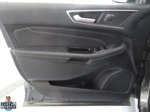 Used 2016 Ford Edge Titanium w/ Equipment Group 301A FWD image 10