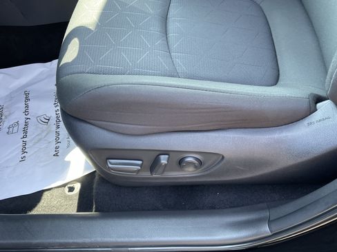 Certified 2025 Toyota RAV4 XLE AWD/4WD image 17