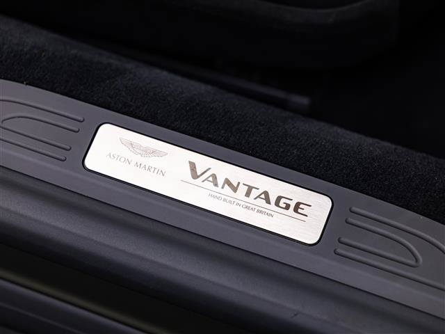 Used 2023 Aston Martin V8 Vantage Roadster RWD image 27