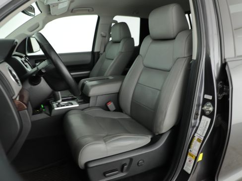 Used 2015 Toyota Tundra Limited AWD/4WD image 10