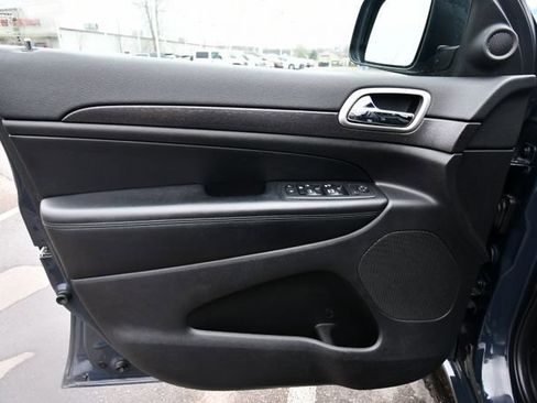 Used 2018 Jeep Grand Cherokee Altitude AWD/4WD image 14