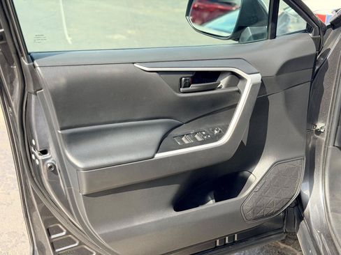 Used 2021 Toyota RAV4 LE FWD image 20