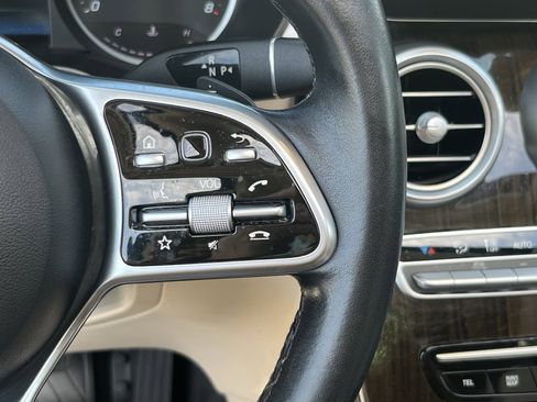 Used 2020 Mercedes-Benz GLC 300 4MATIC image 21