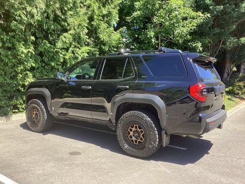 Used 2025 Toyota 4Runner SR5 AWD/4WD image 8