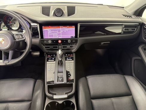 Certified 2024 Porsche Macan AWD/4WD image 16