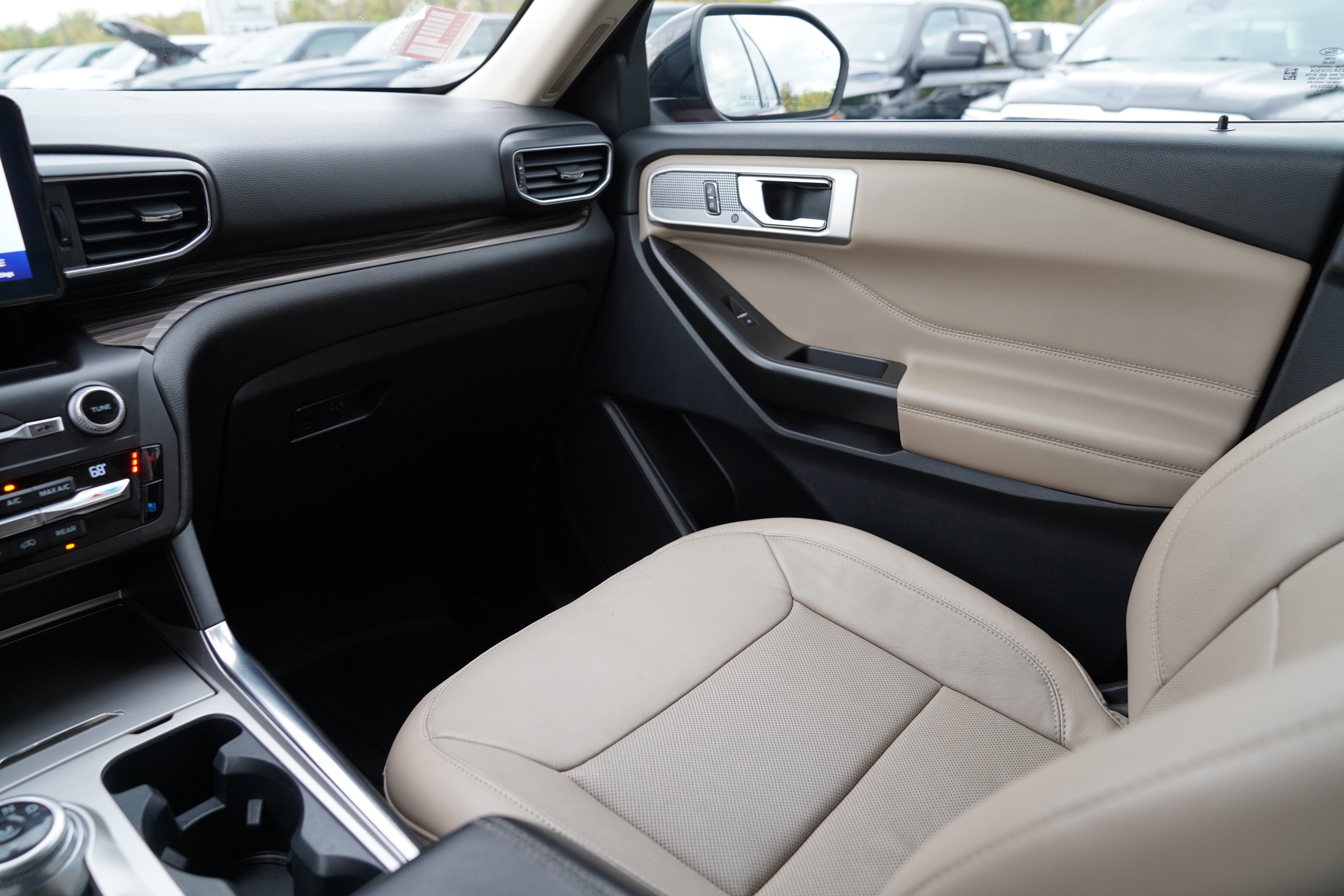 Used 2020 Ford Explorer Limited AWD/4WD image 14