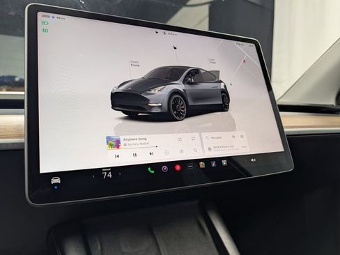 Used 2023 Tesla Model Y Performance image 21