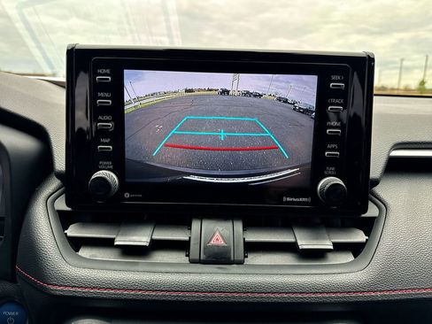 Used 2022 Toyota RAV4 SE image 17