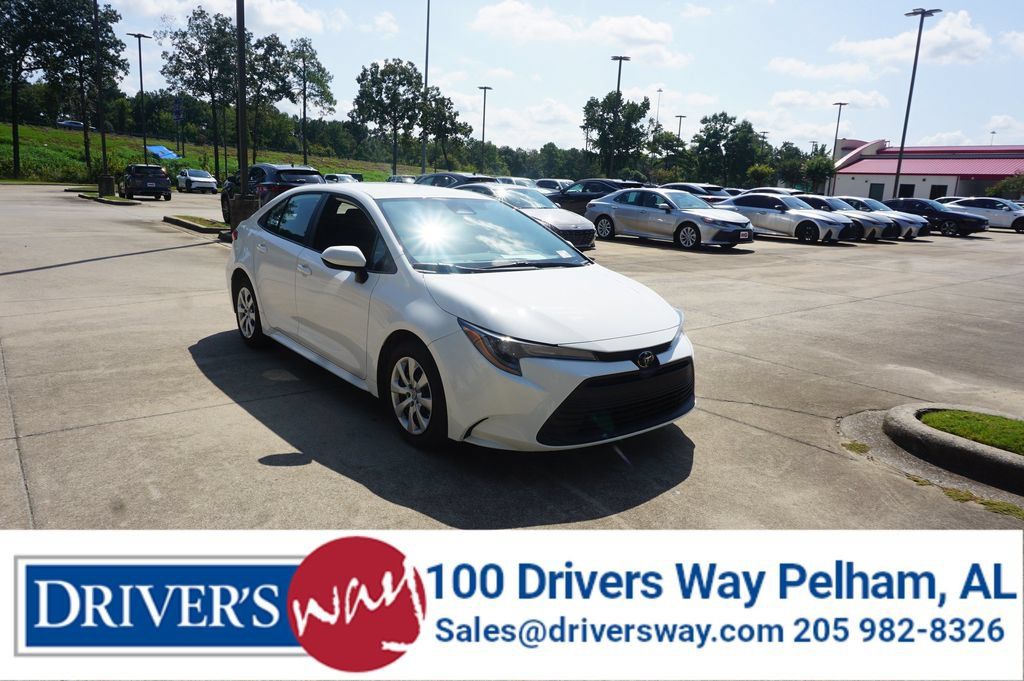 Used 2023 Toyota Corolla LE FWD image 1