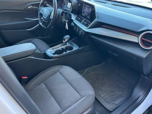 Used 2024 Chevrolet Trax RS w/ Sunroof Package image 19