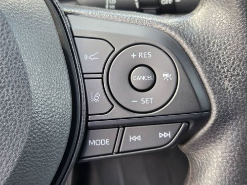 Used 2025 Toyota RAV4 XLE FWD image 23