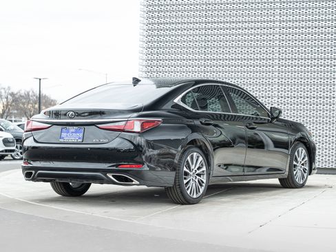 Used 2019 Lexus ES 350 Ultra Luxury image 4
