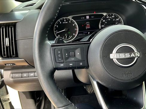 Used 2024 Nissan Pathfinder SL FWD image 12