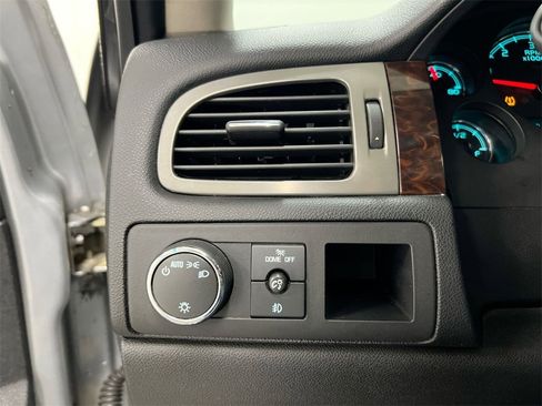 Used 2013 GMC Yukon XL Denali image 18