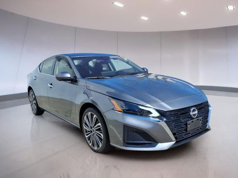 Used 2023 Nissan Altima 2.5 SL image 1