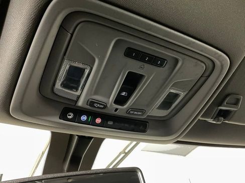 Used 2022 GMC Sierra 3500 SLT w/ SLT Premium Package AWD/4WD image 17