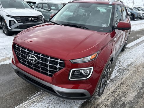 Used 2025 Hyundai Venue Limited image 27