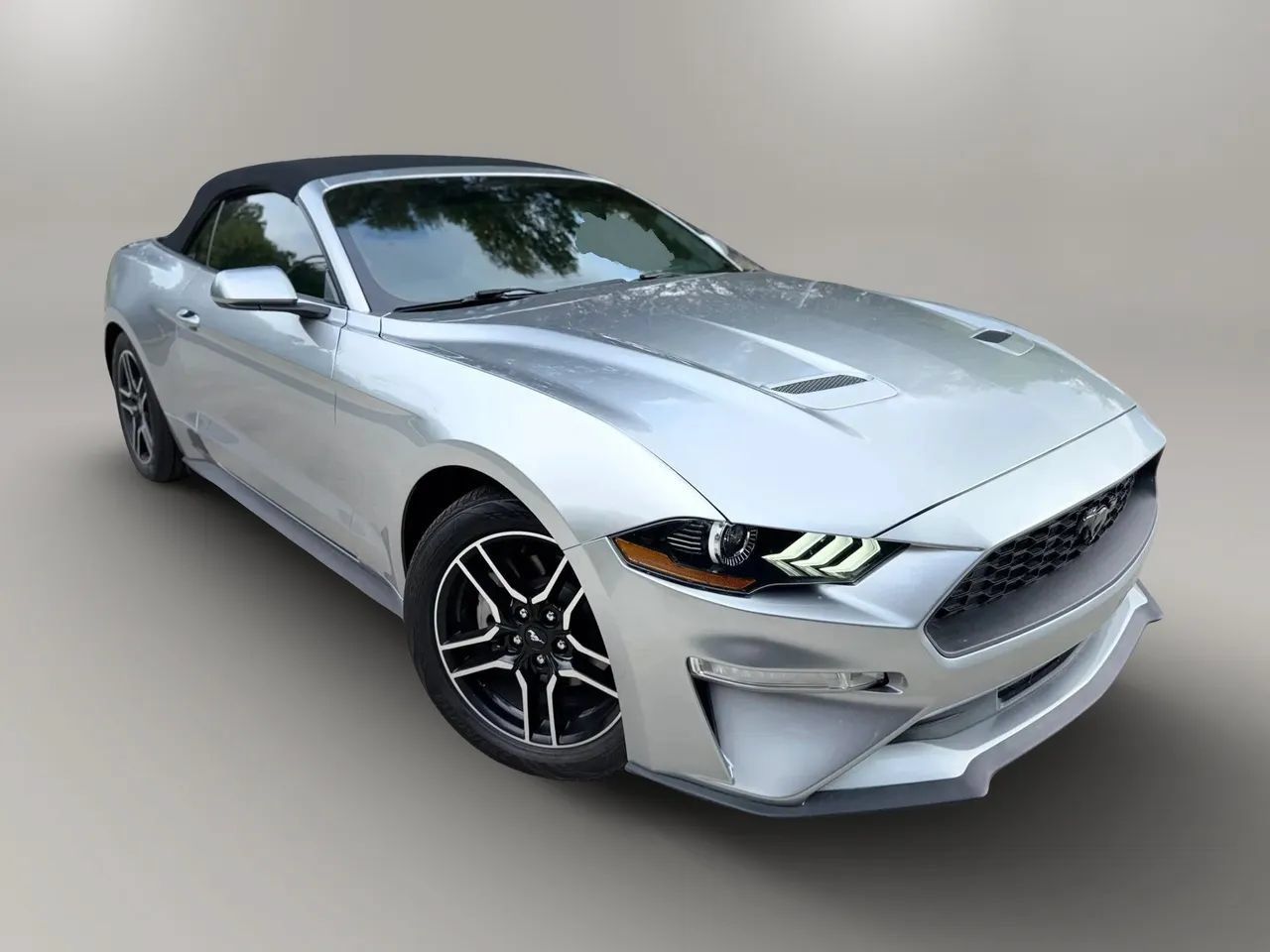 Used 2021 Ford Mustang Premium RWD image 2