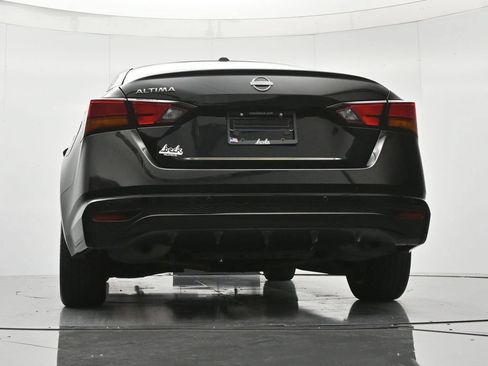 Used 2025 Nissan Altima 2.5 SV FWD image 41