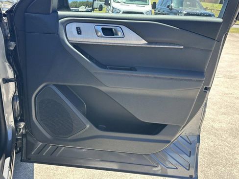 New 2026 Ford Explorer Active RWD image 14