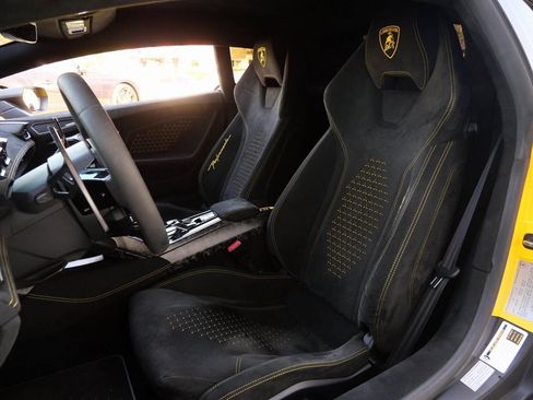 Used 2018 Lamborghini Huracan Performante image 6