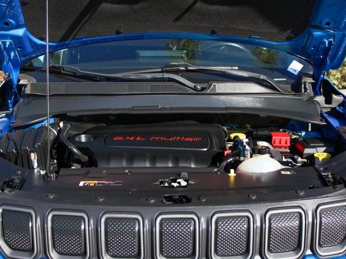 Used 2022 Jeep Compass Trailhawk w/ Trailhawk Convenience Group AWD/4WD image 11