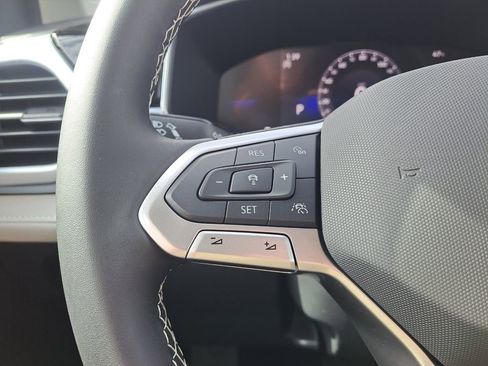 Used 2025 Volkswagen Taos SE image 12