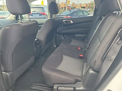 Used 2019 Nissan Pathfinder SV w/ SV Tech Package image 15