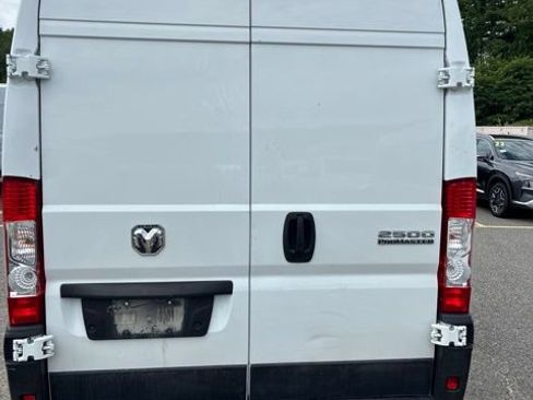 Used 2025 RAM ProMaster 2500 w/ Convenience Group FWD image 4