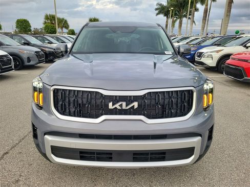 Used 2025 Kia Telluride LX image 11