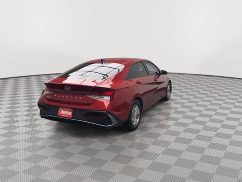 Used 2025 Hyundai Elantra SE FWD image 29