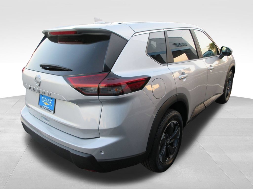 Used 2025 Nissan Rogue SV FWD image 5