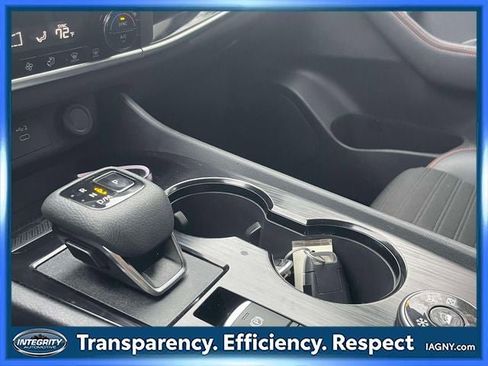 Certified 2025 Nissan Rogue SV image 31