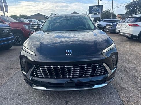 Certified 2025 Buick Envision Avenir image 2