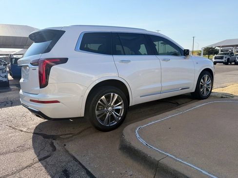 Used 2023 Cadillac XT6 Premium Luxury w/ Technology Package FWD image 4