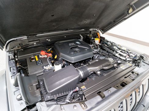 Used 2021 Jeep Wrangler Unlimited Sahara w/ Cold Weather Group image 34