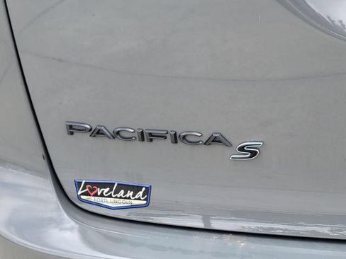 Used 2025 Chrysler Pacifica Limited FWD image 19