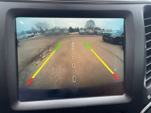 Used 2022 Jeep Cherokee Trailhawk w/ Sun & Sound Group image 19